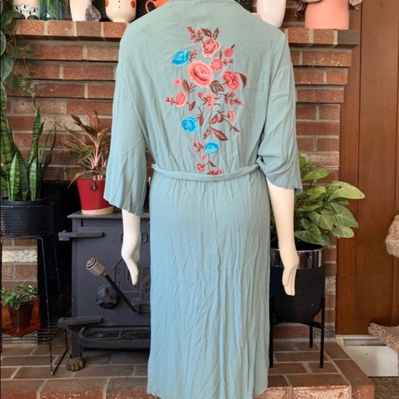 Other - Soft embroidered robe